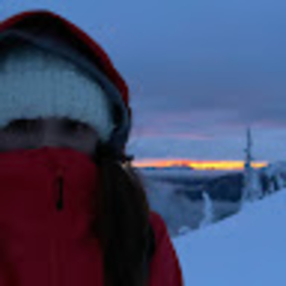 Meet your Posher, Tia - Picture 1 of 1